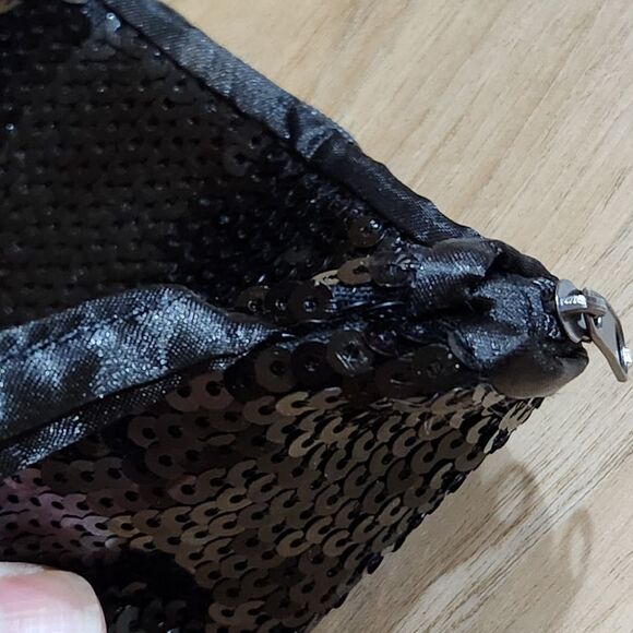 💜Candie's Black Sequin Zippered Wristlet Pouch - Picture 6 of 11